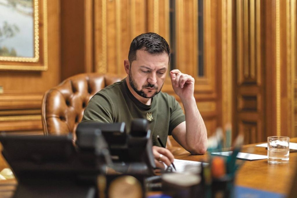 C4 - Зеленський підписав закон про відпустки та доплати військовим: що ...
