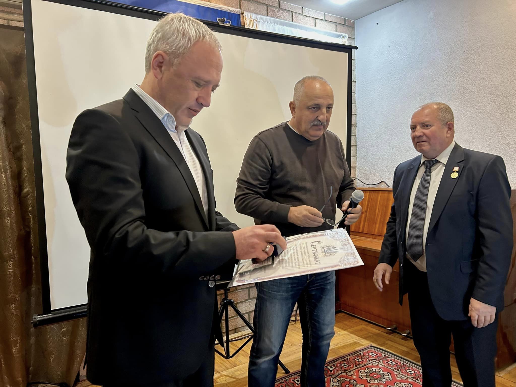 C4 - У Чернівцях на тематичному вечорі згадали діяльність і досягнення ...